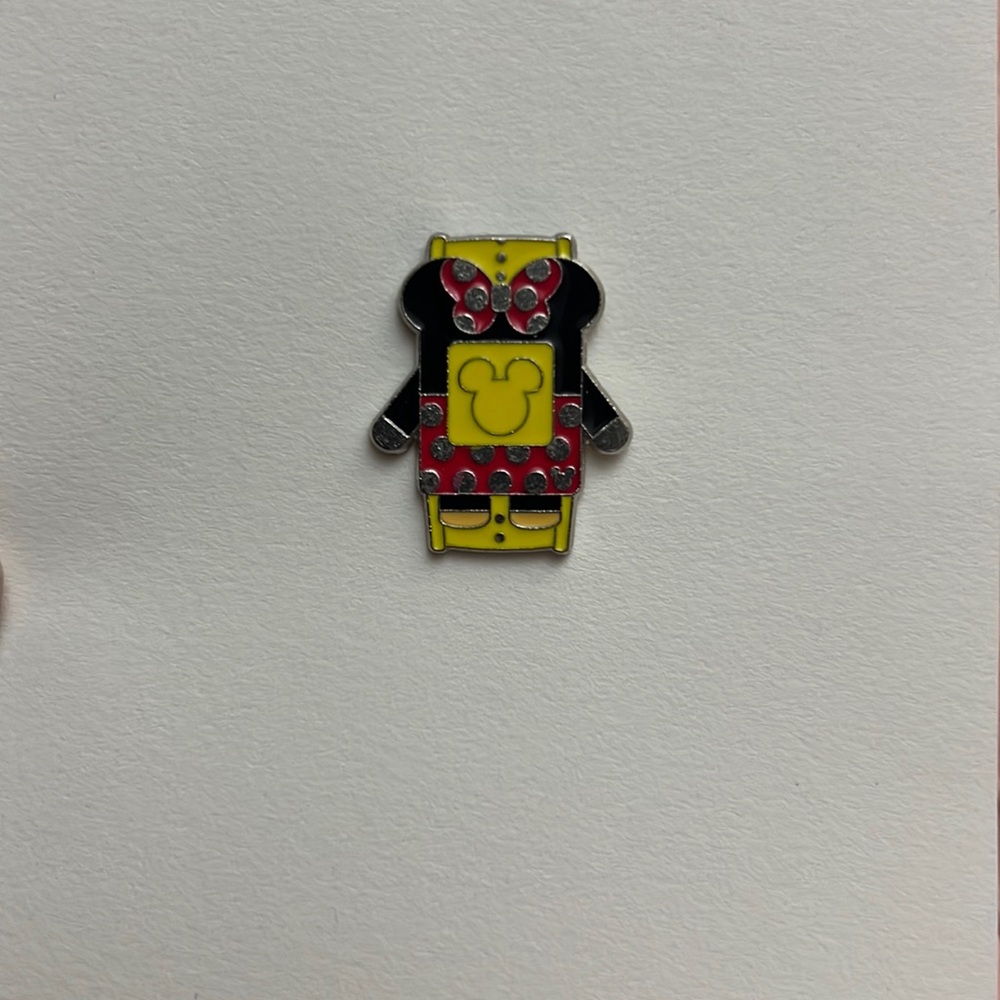 ✨Disney Parks Authentic Pin Trading Minnie Mouse Magic Band Pin